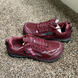 Altra Lone Peak 4.5 Women’s Trail Running Shoes in Dark Port